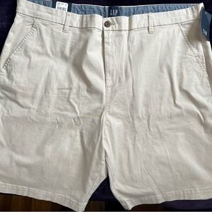 Men’s Gap Khaki Shorts - NWT - Size 44
